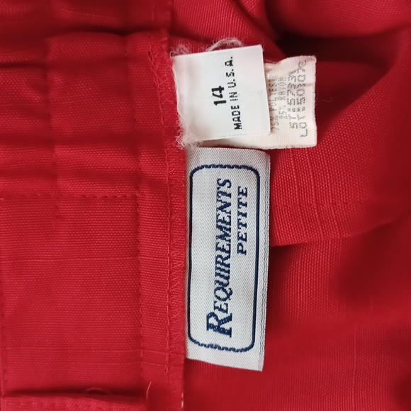 Requirements petite red lined pleated skirt size 14 petite zipper closure - Picture 6 of 8